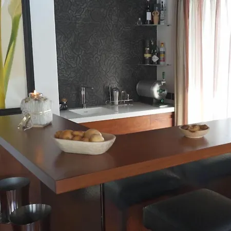 Apartment Four Bdr Penthouse Herz Central *